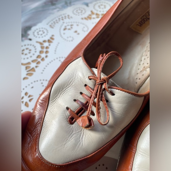 Cole Haan Brown and Cream Leather Spectator Oxford Pumps Size 9.5 /Made in Italy - Picture 6 of 14